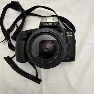 Minolta Maxxum 350si DATE 35mm SLR Film Camera with 35-70mm Zoom Lens